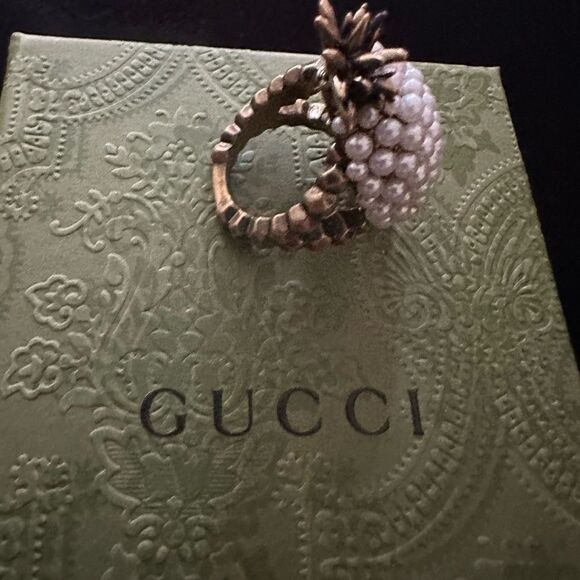 Brand new Gucci ring size 8 comes with box and dustbag - Picture 5 of 16